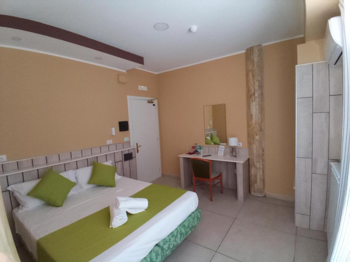 Hotel Garden Napoli Luaran gambar