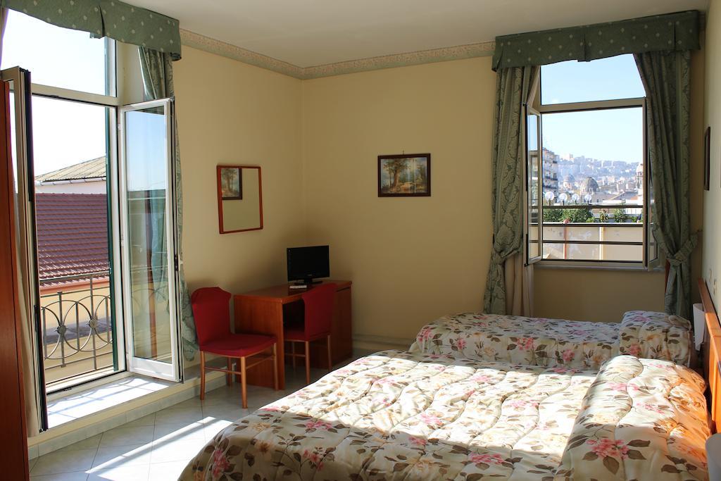 Hotel Garden Napoli Luaran gambar